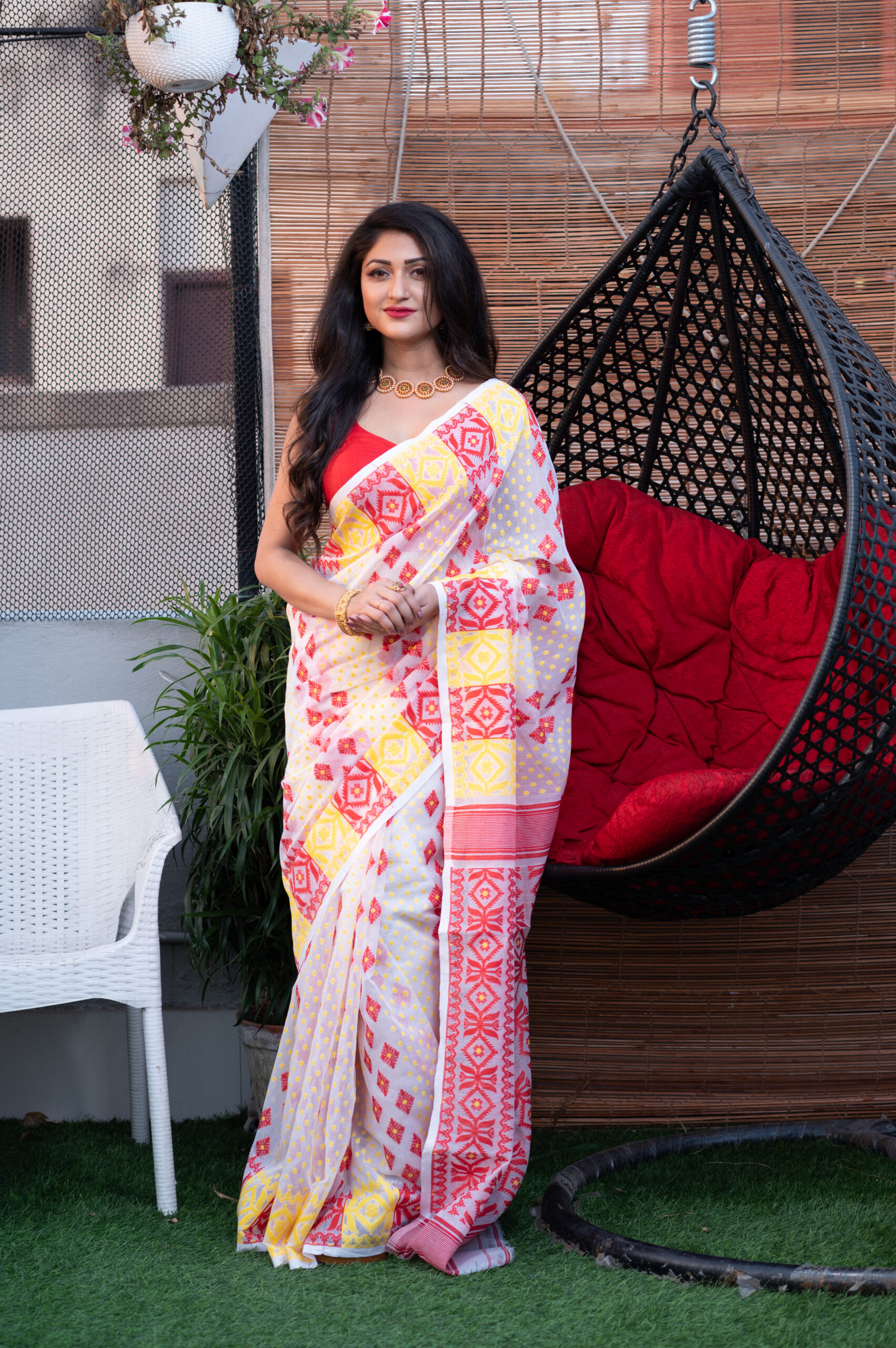 Red and White Cotton Jamdani Saree – ShopBollyWear.Com